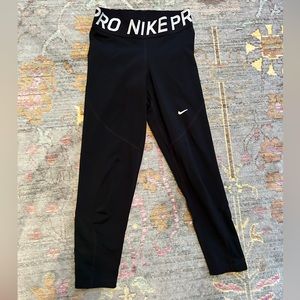 Black Nikepro legging capris